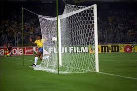 Italia 90 had some superb slack nets that looked like your Nans curtain netting. #football #italia90 #nets