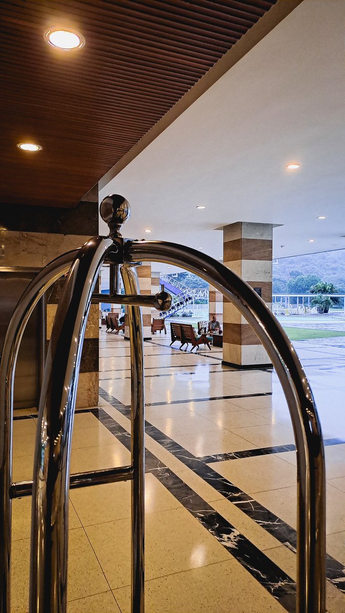 MarriottMcy's tweet photo. Días de lluvia, ¿como te gusta pasarlos?
.
.
#Marriott #Maracay #MarriottMaracay #Aragua https://t.co/KcLgxCejVH