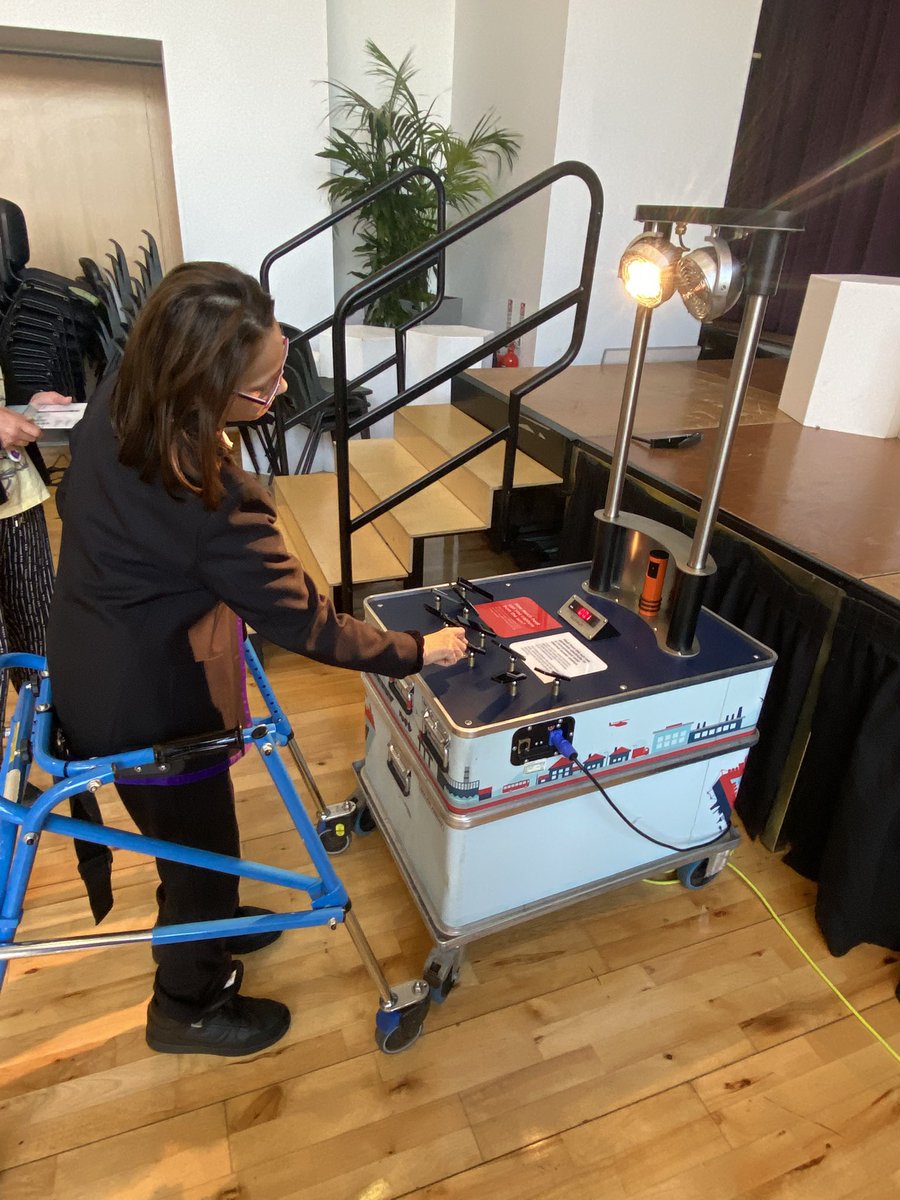 Miss Robertson tweet media