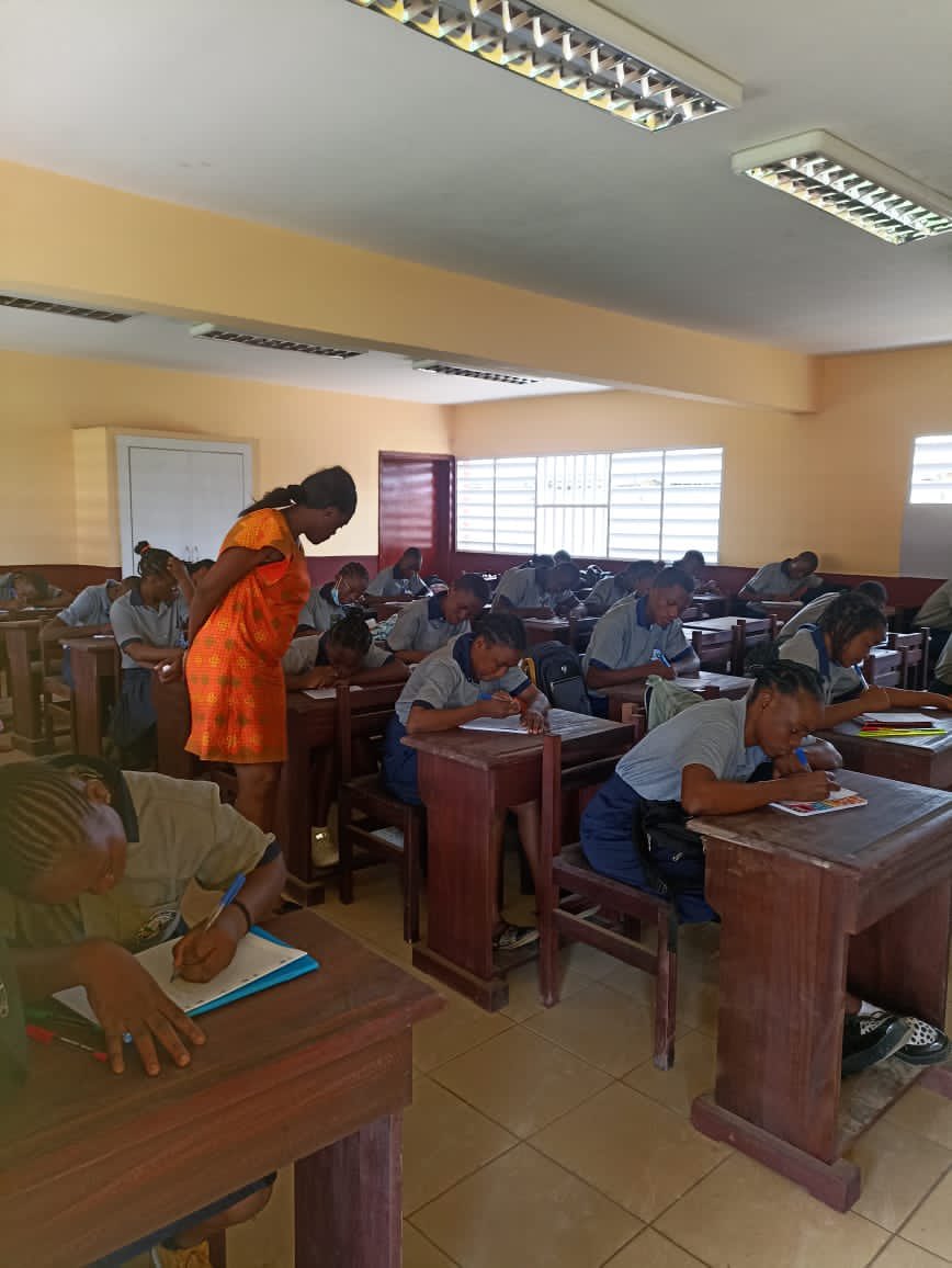 leomakanga's tweet photo. #Gabon Lycee Raymond Bouka #Mindoube @EducationGabon @yveslaugoma1 ❌ #stopfakenews https://t.co/Xzq0ois1IV