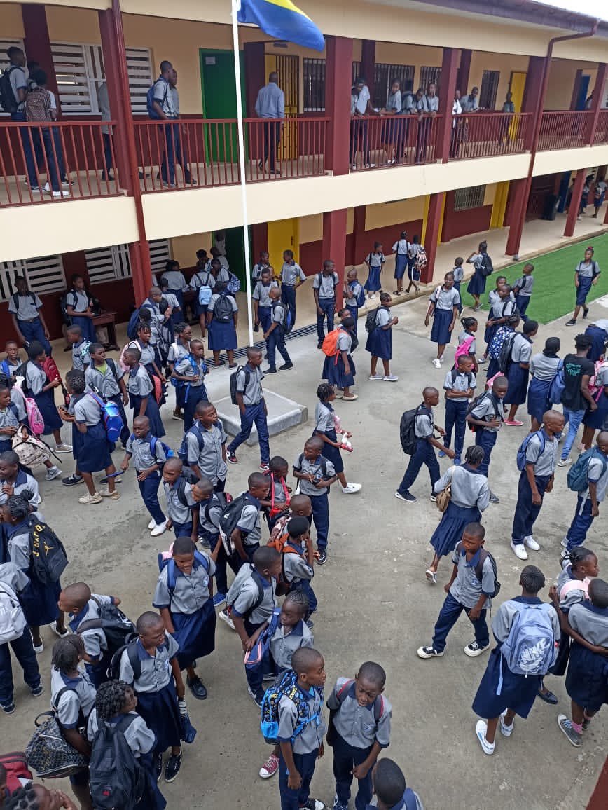 leomakanga's tweet photo. #Gabon Lycee Raymond Bouka #Mindoube @EducationGabon @yveslaugoma1 ❌ #stopfakenews https://t.co/Xzq0ois1IV