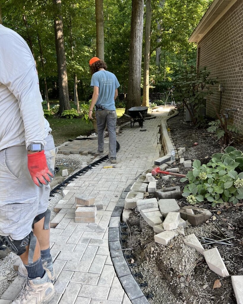 Making progress #hardscape #pavers #paverpatio #hardscapefactory instagr.am/p/CjYAYp2sReS/