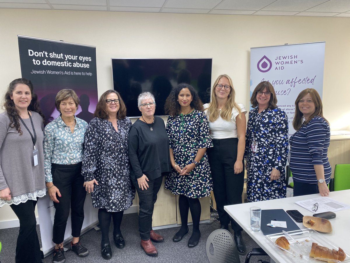 It was wonderful to have a visit from @FarahNazeer and @LizzyDobres from @womensaid today. Farah and Lizzy gave a talk to our trustees and our staff on the challenges and opportunities of working in the #vawg sector at this time. It was inspiring & thought provoking!😍Thank you