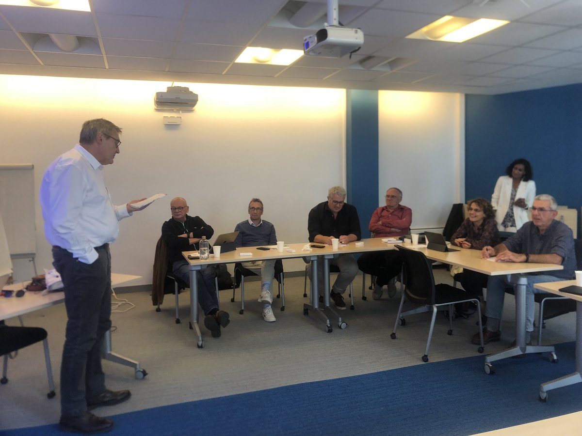 Défi ! Présenter la Mutualité en 1 minute 💪 
Pour entretenir leur réseau relationnel, les élus de la <a href="/Mut_MFCVL/">MF Centre-Val de Loire</a> s’exercent avec les conseils de Sandrine Antoine, formatrice. Bravo à eux. 👋