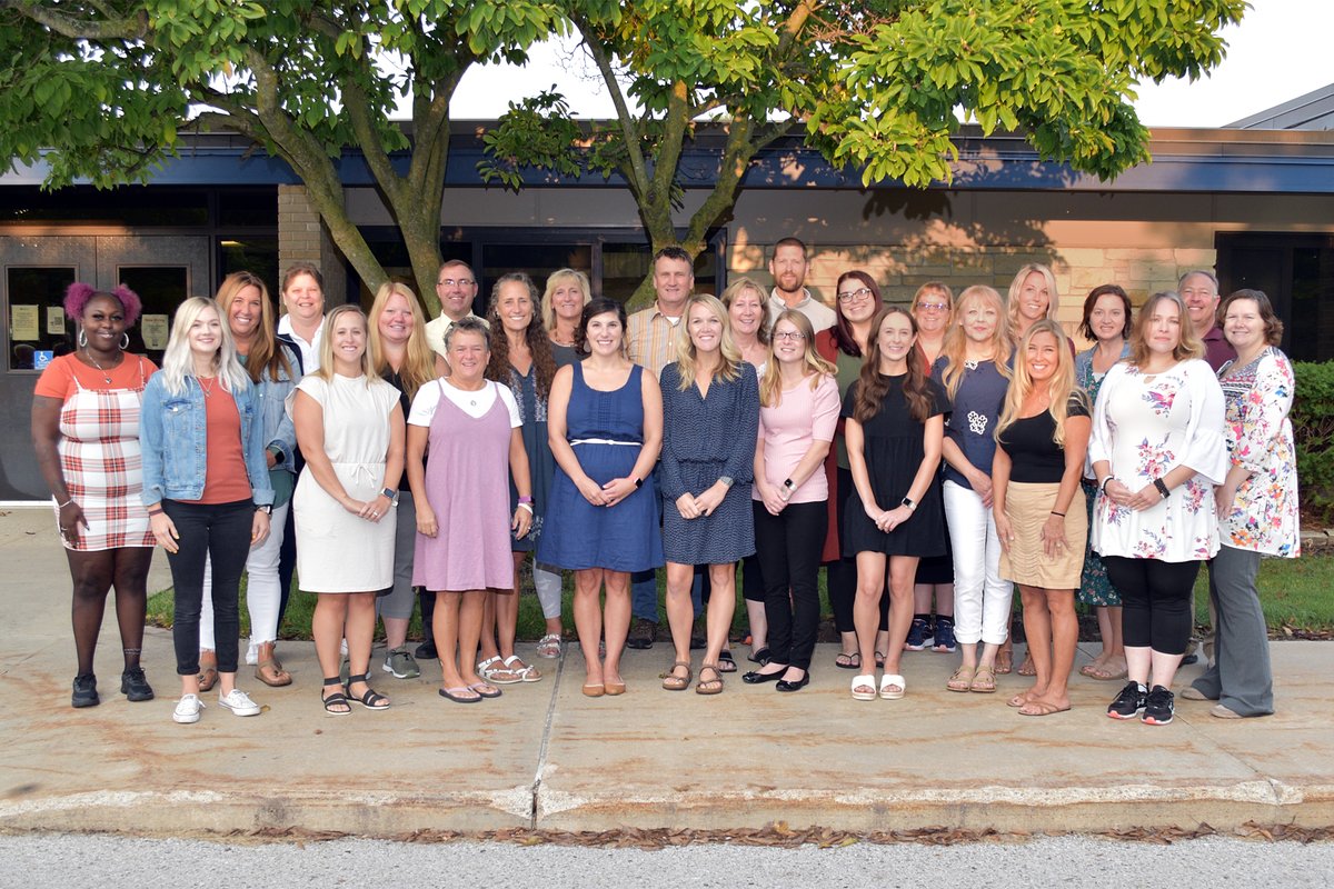 ghapsrobinson's tweet photo. Robinson Elementary School Staff. @therine_stout @nrtiefenbach @GHrrteacher @mrsgoffnett @ghapsrobinson @ghschools @ghapsrobinson https://t.co/D7WGIMw9yS