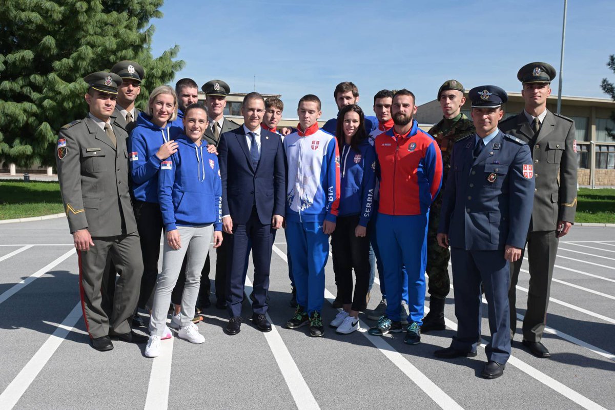 Изузетно сам поносан и на наше спортисте и на кадете и ученике, који уз своје редовне обавезе постижу врхунске резултате и мало, мало па нас обрадују по неком медаљом и обореним рекордима на такмичењима и у земљи и широм света. Они и те како заслужују нашу подршку!