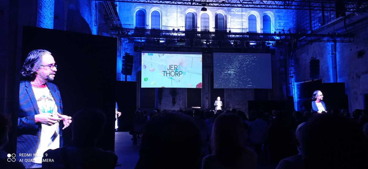 velaiola's tweet photo. The data artist Jer Thorp on history of data representation  ❤️ thanks @top_ix  ! https://t.co/LQTfWtDCbi