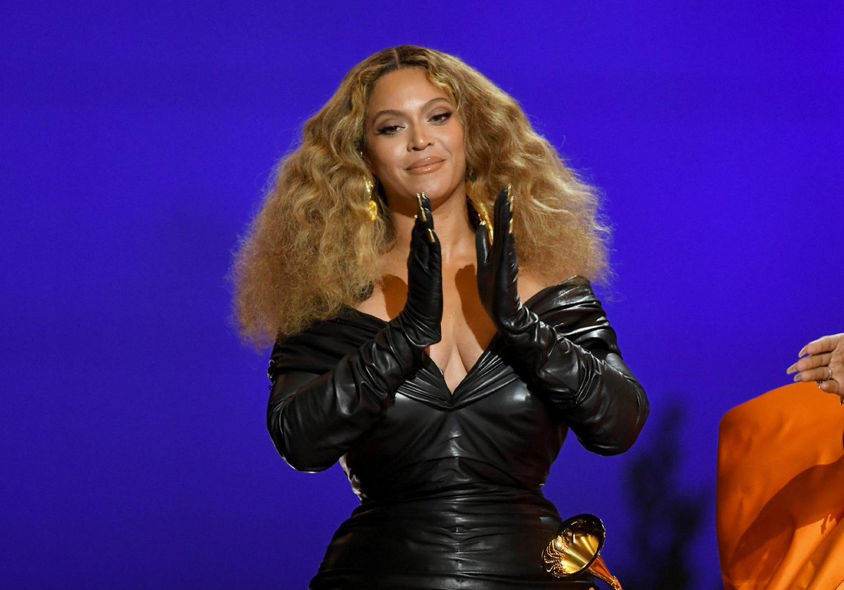 LA Times: “Artistas, comentaristas e insiders da indústria musical interpretam as perdas de Beyoncé como um claro sinal de que a Academia de Gravação está fora de contato com o reino pop em grande parte alimentado pela criatividade da comunidade negra.”