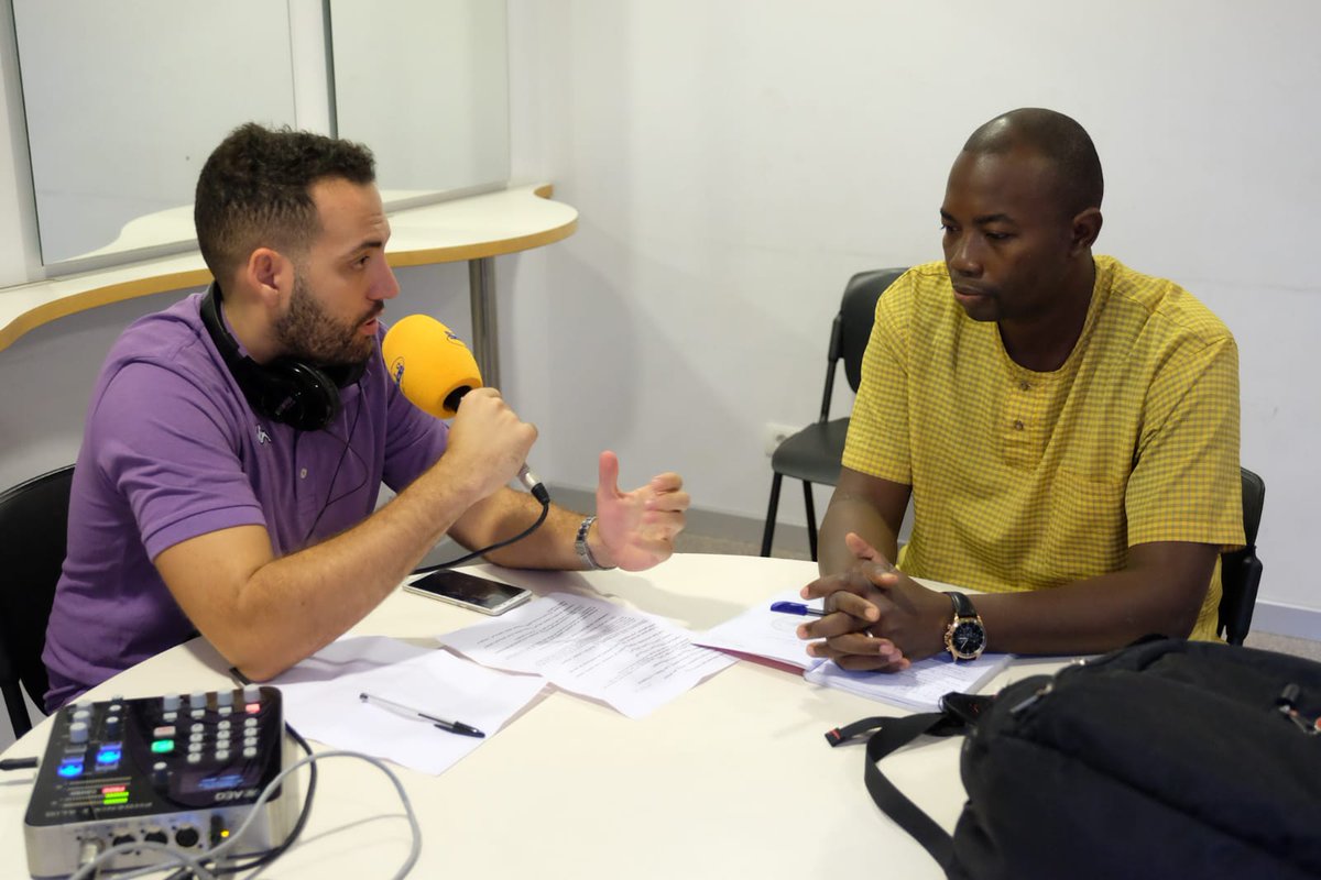 ciutatsdh's tweet photo. A @ajuntamentbdv, en Nahun Lalin ha conversat amb Radio Barberà i ha parlat de la defensa de la comunitat garifuna amb més de 400 alumnes d'ESO i batxillerat https://t.co/gXpN3oqjqY