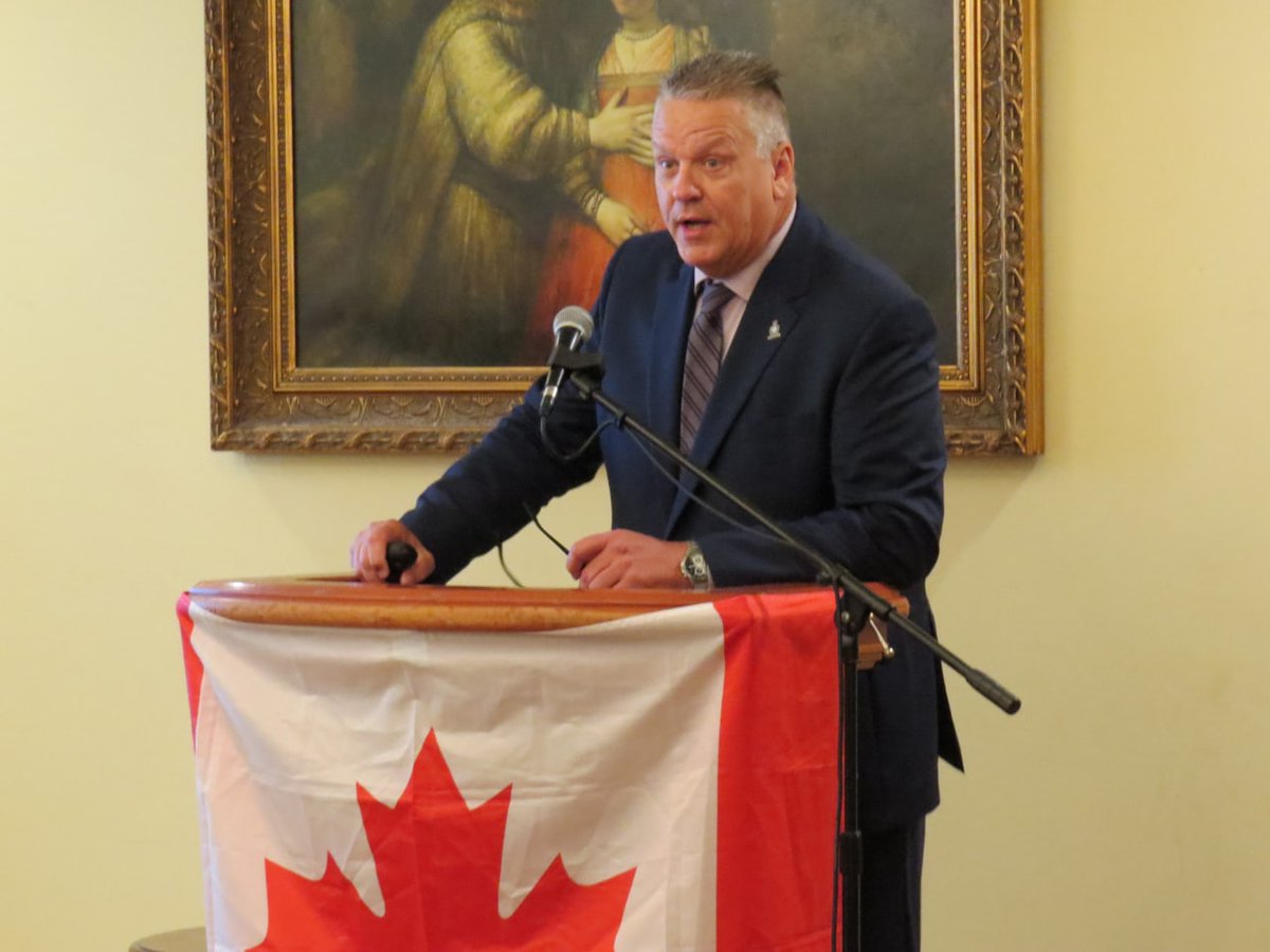 Events4Wellness's tweet photo. OPP Association President Rob Stinson explained the Encompas Mental Health Wellness Program for audience of 90 mental health stakeholders at Invisible Wounds 7th Annual National Conference For First Responders Oct 6, 2022 in Niagara-On-The-Lake. Thanks Rob. #Events4Wellness #MIAW https://t.co/4rkqQo47gl