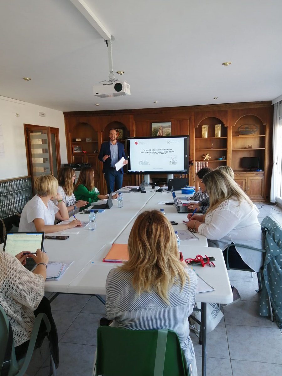 CabreraAuditors's tweet photo. Des de @CabreraAuditors  aquesta setmana hem iniciat el curs de formació en finances pels responsables econòmics de les escoles de Fundació Educativa Cor de Maria, impartida pel nostre soci @jordi_gual. Un plaer continuar col·laborant en aquest gran projecte educatiu. https://t.co/aD7GvM24MH