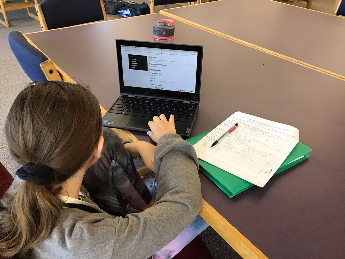 jamie_winchell's tweet photo. Spanish 1 is researching Spanish-speaking countries during #HispanicHeritageMonth. We spent time differentiating around the skill of paraphrasing and everyone us citing their sources. Research looks like reading, thinking, and then using your own words. #oakpark97 #libraries97 https://t.co/9DG3uTDoZP