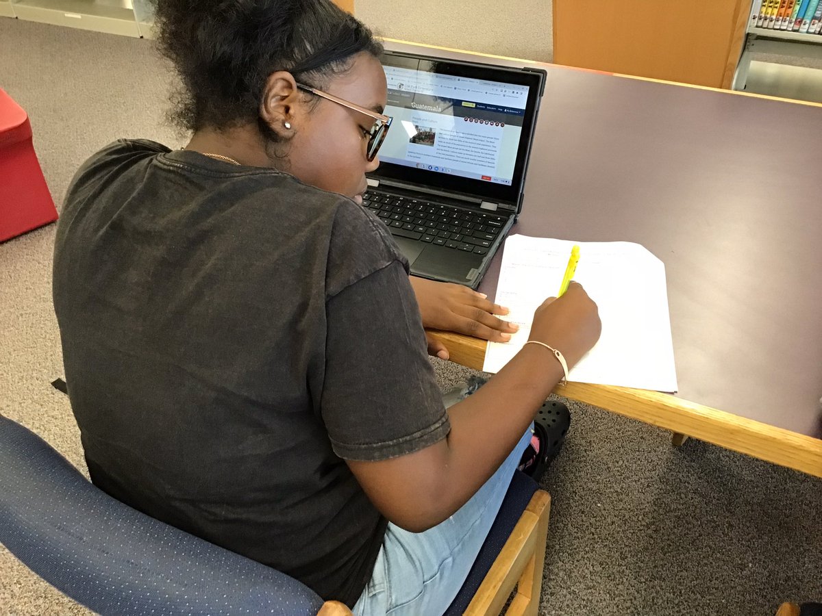 jamie_winchell's tweet photo. Spanish 1 is researching Spanish-speaking countries during #HispanicHeritageMonth. We spent time differentiating around the skill of paraphrasing and everyone us citing their sources. Research looks like reading, thinking, and then using your own words. #oakpark97 #libraries97 https://t.co/9DG3uTDoZP