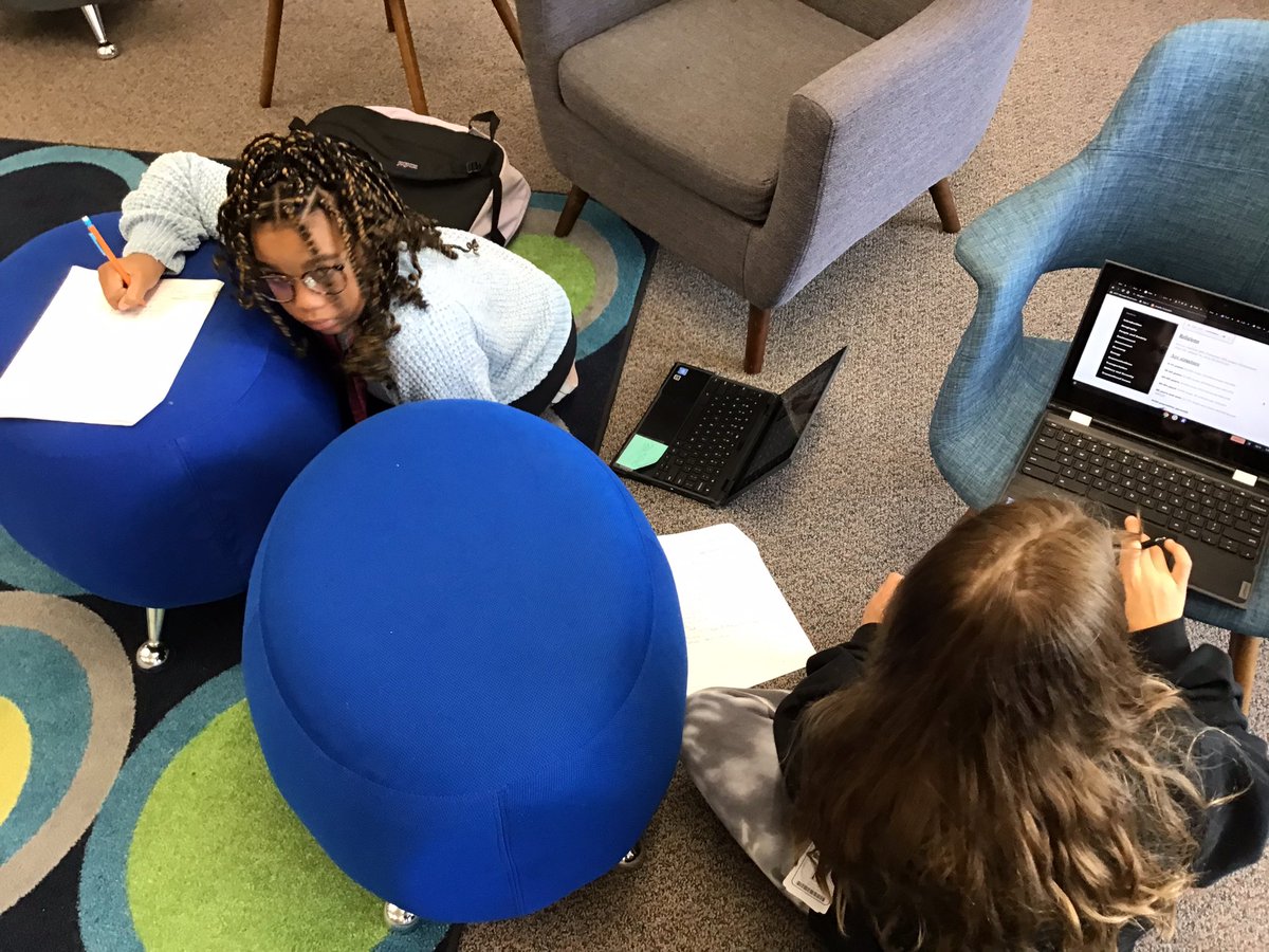 jamie_winchell's tweet photo. Spanish 1 is researching Spanish-speaking countries during #HispanicHeritageMonth. We spent time differentiating around the skill of paraphrasing and everyone us citing their sources. Research looks like reading, thinking, and then using your own words. #oakpark97 #libraries97 https://t.co/9DG3uTDoZP