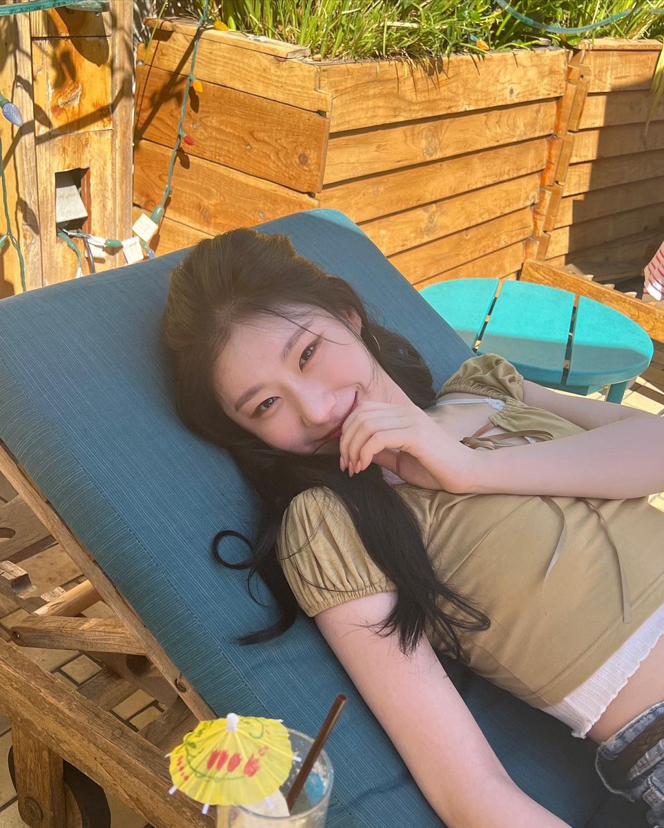 chaerpics's tweet photo. instagram update https://t.co/8asXeIv1Pd