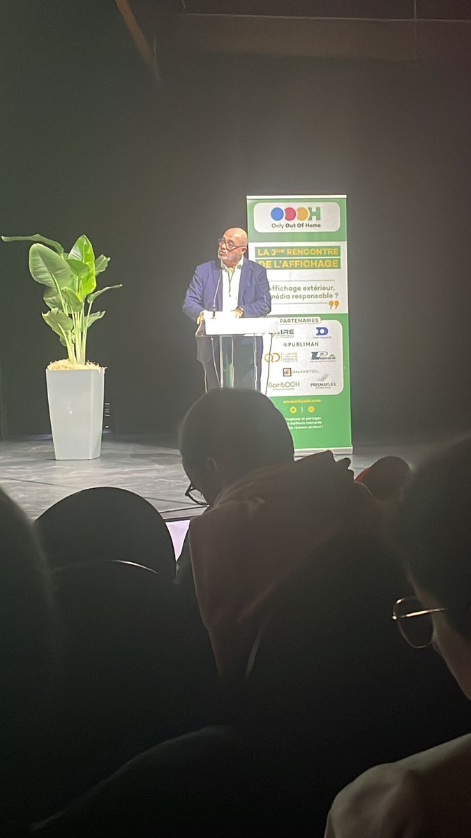 "Il est temps d'avancer en collectif car chacun à sa part du travail à faire. Il faut communiquer sur ses engagements et impliquer les parties prenantes. Il faut raisonner par l'usage" Conclusion 
#mediaresponsable #rencontredelaffichage 
#evenement #affichageexterieur