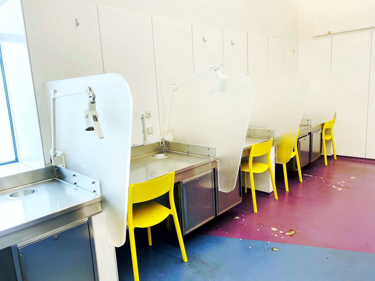 MakkonenI's tweet photo. Köpisläisten vinkit käyttöhuoneita koskien perässä tulijoille @h17: 1. Vähän asiakaspaikkoja 2. Kokenut henkilökunta 3. Ei vartijoita. 4. Puhtaita käyttövälineitä rajoituksetta kaikille.
#h17 #käyttöhuone #erasmusplus #kansainvälisyys https://t.co/bsjKwaAskg