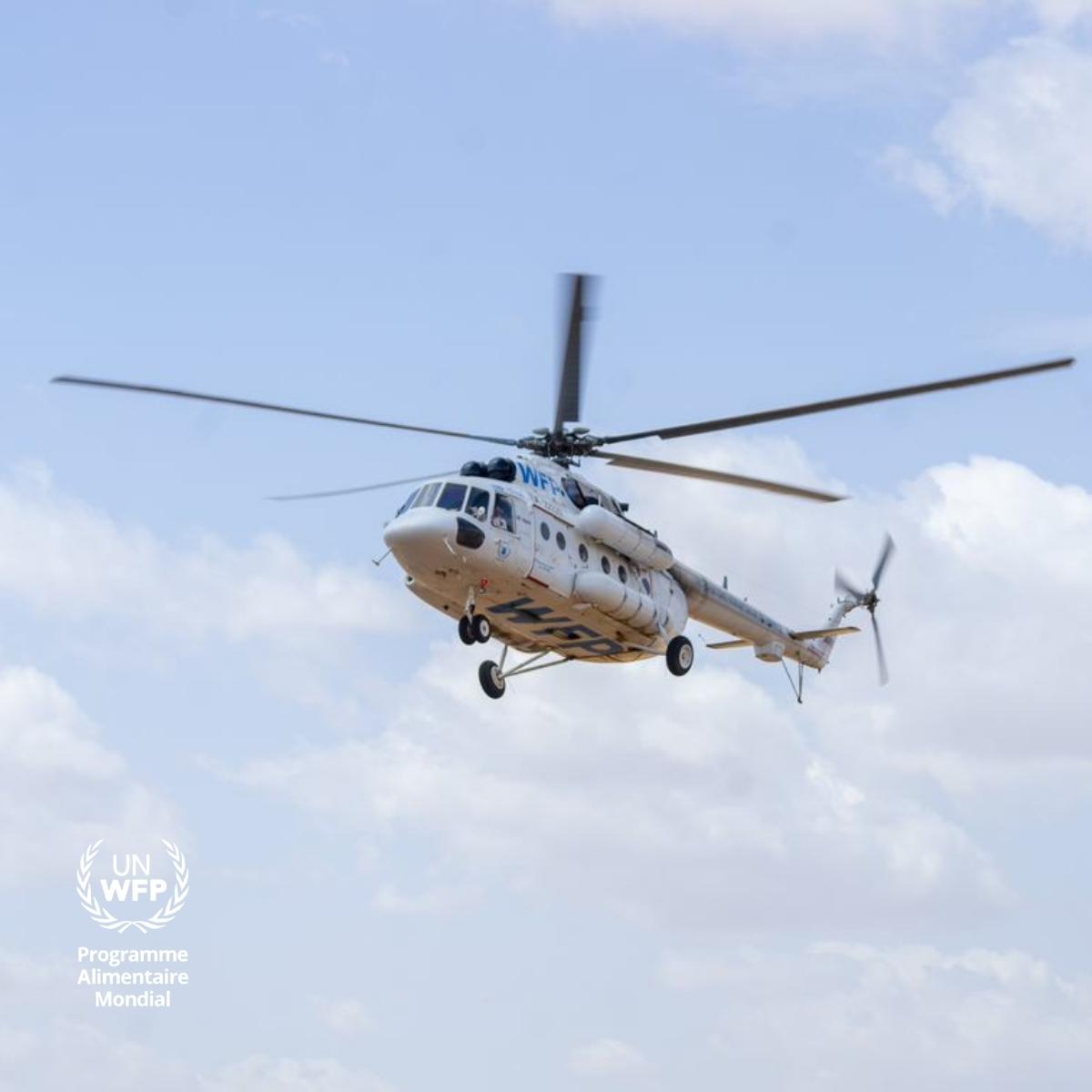 WFP_BurkinaFaso's tweet photo. Il est crucial d’assister les personnes vulnérables là où elles se trouvent

Le Service Aérien Humanitaire des Nations Unies #UNHAS poursuit et intensifie ses vols 🚁 au #BurkinaFaso 🇧🇫 pour que la communauté humanitaire apporte une assistance vitale aux femmes, enfants &amp; hommes https://t.co/YBriHimTPQ