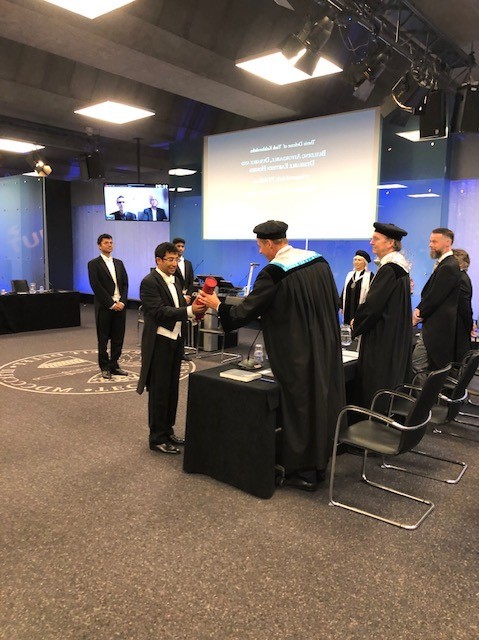 TheGrnVillage's tweet photo. Gefeliciteerd Dr. ir. Yask Kulshreshtha met het behalen van je PhD!🎉 Op The Green Village op @tudelftcampus is Yask aan de slag gegaan met ongebakken bakstenen gemaakt van koeienmest &amp; modder. Een eerste stap naar betaalbare &amp; duurzame huizen💪 #duurzaambouwen #biobased https://t.co/v9DcEkEOSQ