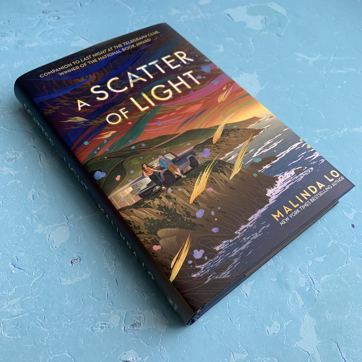 HodderBooks's tweet photo. Calling all #LastNightattheTelegraphClub fans! @malindalo's new companion novel #AScatterofLight is out today!

This is a beautiful contemporary novel in its own right about coming of age, art, family and queerness. Shop your copy now🌈 > https://t.co/A5z4CIENFk https://t.co/mlD4pEiL5T
