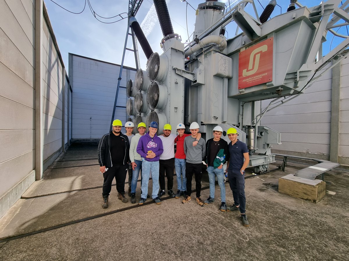 RTE_Est's tweet photo. Lier la théorie à la pratique, c'est l'objectif de ces échanges entre le CFAI de Maxéville (54) et nos équipes de maintenance de St Avold (57). 4⃣0⃣ étudiants de BTS électrotechnique sont venus rencontrer les salariés de RTE et découvrir nos métiers sur le terrain ! #formation https://t.co/kG7i9a5r0P