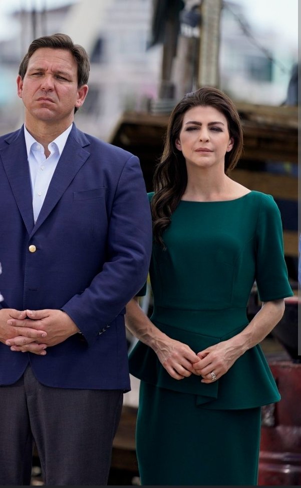🌊🌊 WOKE AF IN FLORIDA 🇺🇦💔🌻💛💙🇺🇲🇩🇪 on Twitter: "Casey DeSantis and Serena Joy Waterford. Dog whistles are everywhere. The Handmaid's Tale and Gilead are the GQP's wet dream utupia https://t.co/Tr3b3g0kga" / Twitter