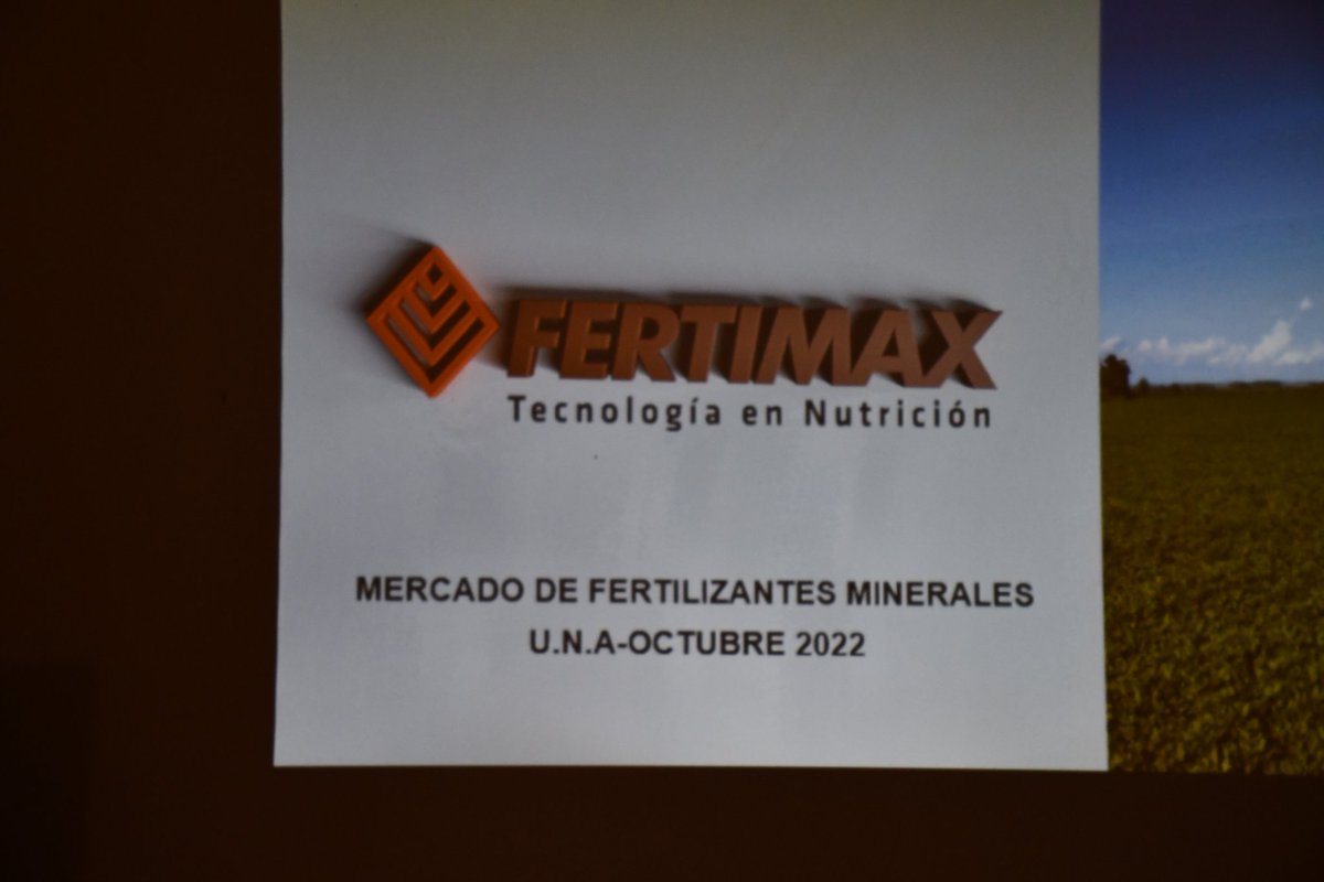 El día de ayer tu el agrado de disertar en la #UNA Facultad de Ciencias Agrarias de Asunción. #Paraguay. Sobre el mercado de Fertilizantes. Estoy muy agradecido por la convocatoria, el respeto, la confianza y la amabilidad que tubieron conmigo. 👏👏
#Fertimax
#Fertilizantes