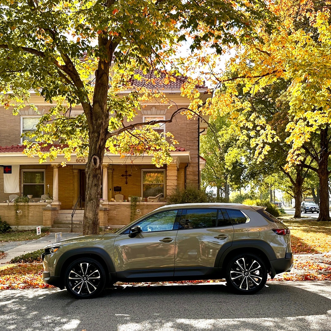 WeAreTeamSI's tweet photo. 🚗 SI Auto had a great week in Kansas City! The team stopped by its newest clients, @PremierMazdaKC and @SummitMazda, to get social media and video content for the fall. #zoomzoom https://t.co/ZZxEIdXKwL