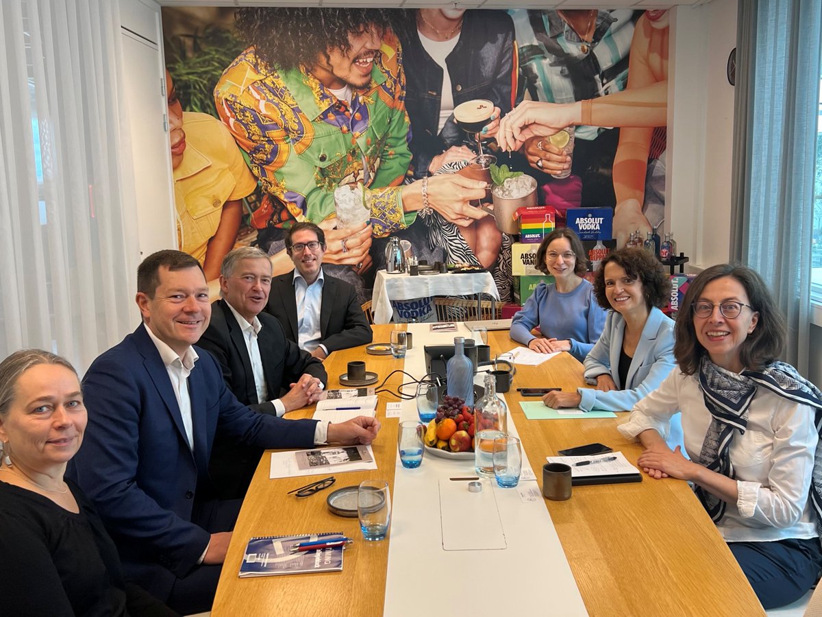 AndersAhnlid's tweet photo. The Absolut Company in the @Pernod_Ricard group is Sweden's single largest exporter in the category of food products. Good to meet CEO Stéphanie Durroux and her team to discuss the importance of EU free trade agreements and #EUinternalmarket for the #Åhus based producer. #EUtrade https://t.co/LnPf4Mw2Hs