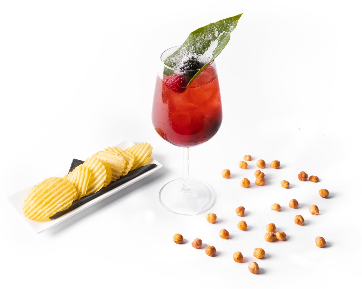 Stupisci i tuoi invitati con L'Acqui Royale, un cocktail dal sapore unico!  
Ricetta: 
• 2 more
• 2 lamponi
• 4cl succo di mandarino arancia
• 10 cl Brachetto d'Acqui DOCG

Acquistalo qui: tannico.it/catalogsearch/…

#brachettodacquidocg #cocktail #wine #winelovers