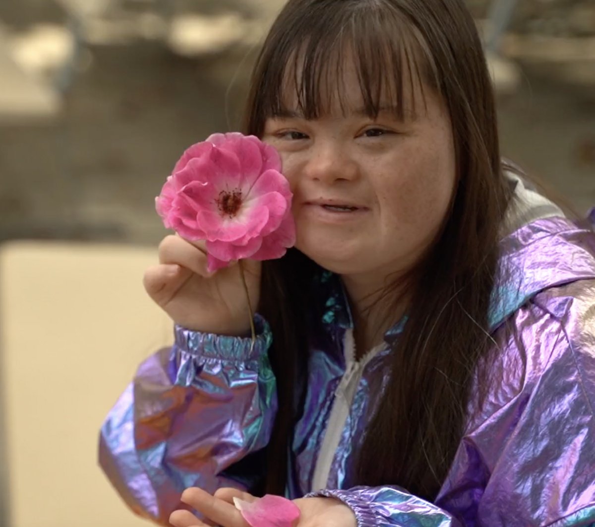 sharedsupport's tweet image. The days are getting shorter and the to-do lists are getting longer, but there's always time to stop and smell the flowers like Jordan did! What are you doing for self-care this week?