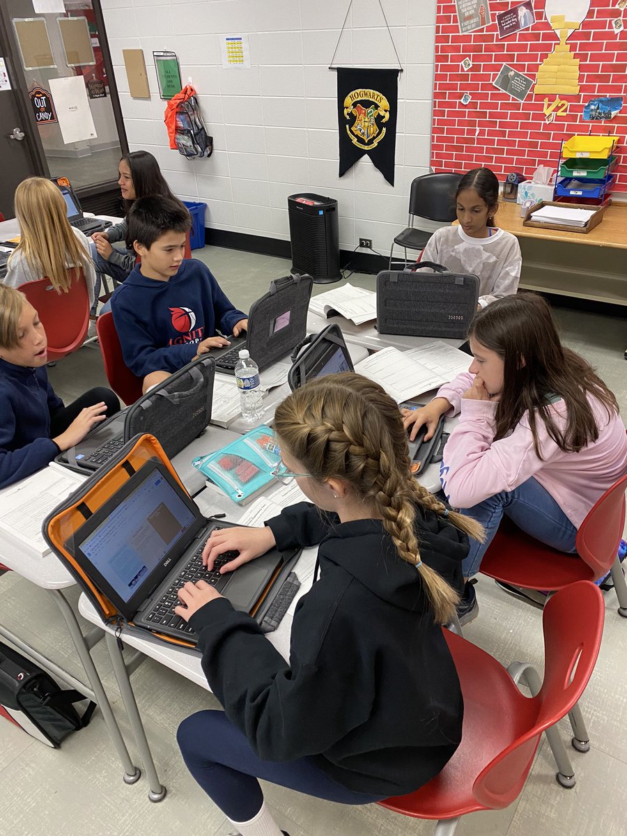 TeachFelsenthal's tweet photo. Today, students are taking their research and creating brochures about taking care of puppies, which is based off of the short story we read earlier this week. #D57Learns #D57Creates https://t.co/gb9ZiSrQSe