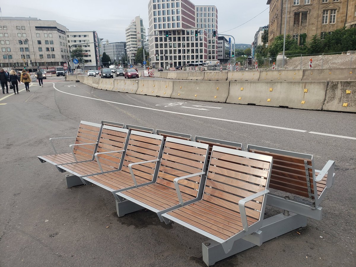 SPedTom1's tweet photo. @JohnCleese You would miss out on of of the most relaxing spots in town, just around the corner... get some fresh air, enjoy the sounds of 21st centuries mobility... https://t.co/CZVomVVdMH