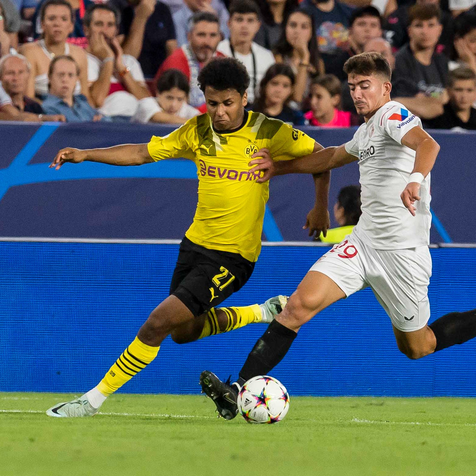 Sevilla FC vs Borussia Dortmund / Twitter