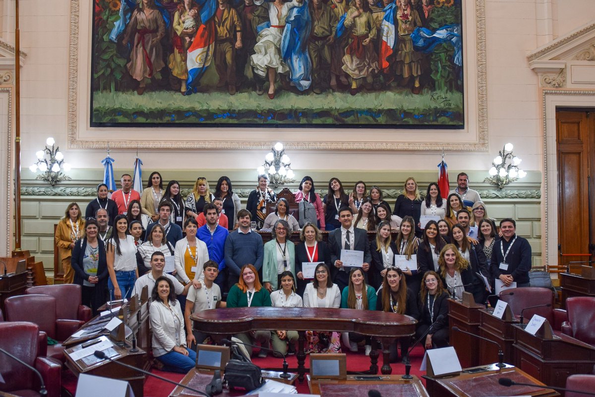 rosanabellatti's tweet photo. DIPUTADAS Y DIPUTADOS POR UN DÍA 🙋🏻‍♀️🙋🏻‍♂️

👉🏻 Jóvenes estudiantes, instituciones y familiares de personas con discapacidad del sur provincial fueron #Dx1D. ¡Muy buenas las iniciativas! Felicitaciones por lo trabajado 👏🏻

#pidolapalabra #diputadosporundía https://t.co/TYvqsGWmjq