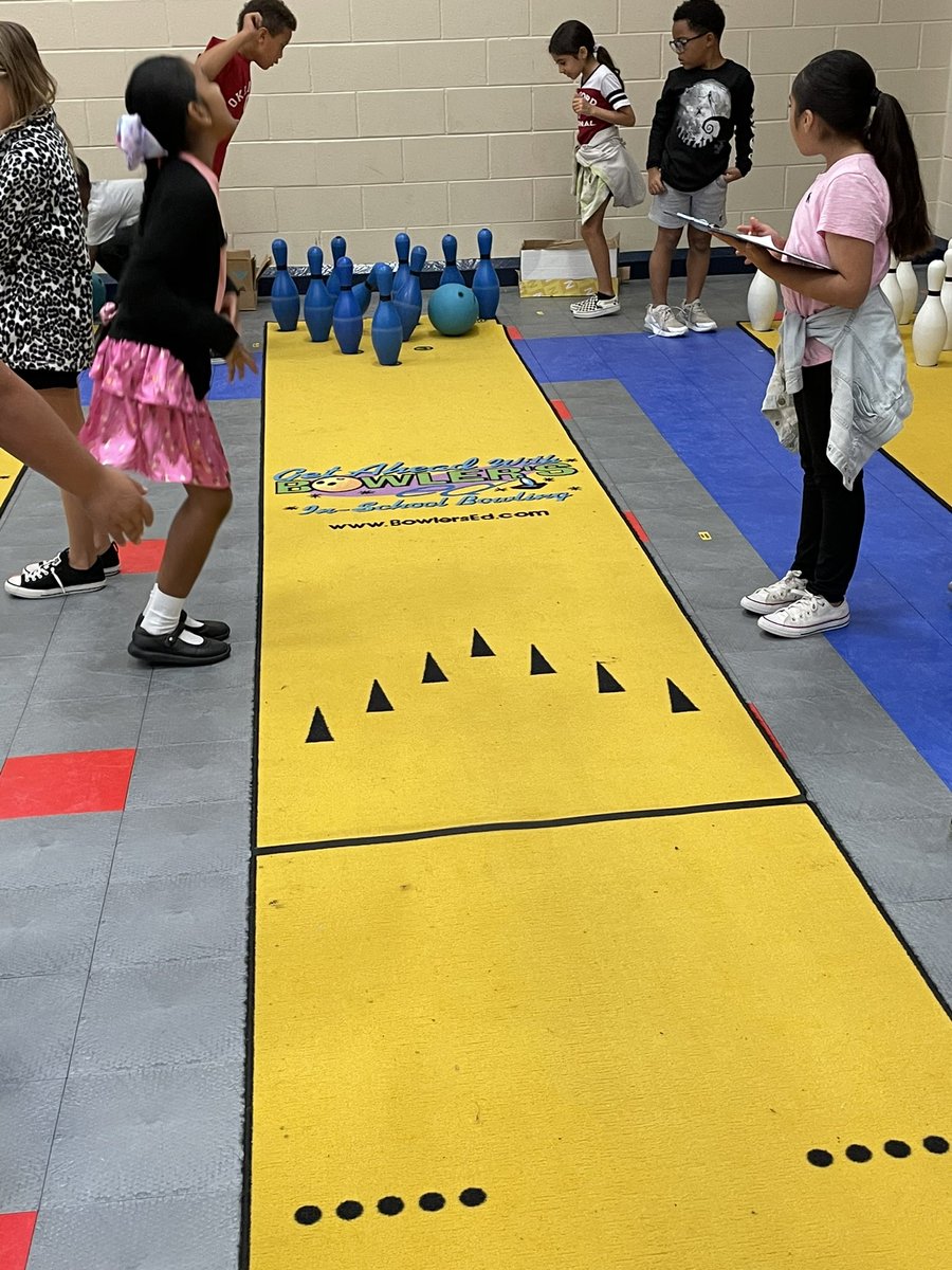 keithelePE's tweet photo. Last week of bowling! 3rd grade playing bowling bingo!! #keithelepe #thisiskeith https://t.co/hDb1kHe5L1
