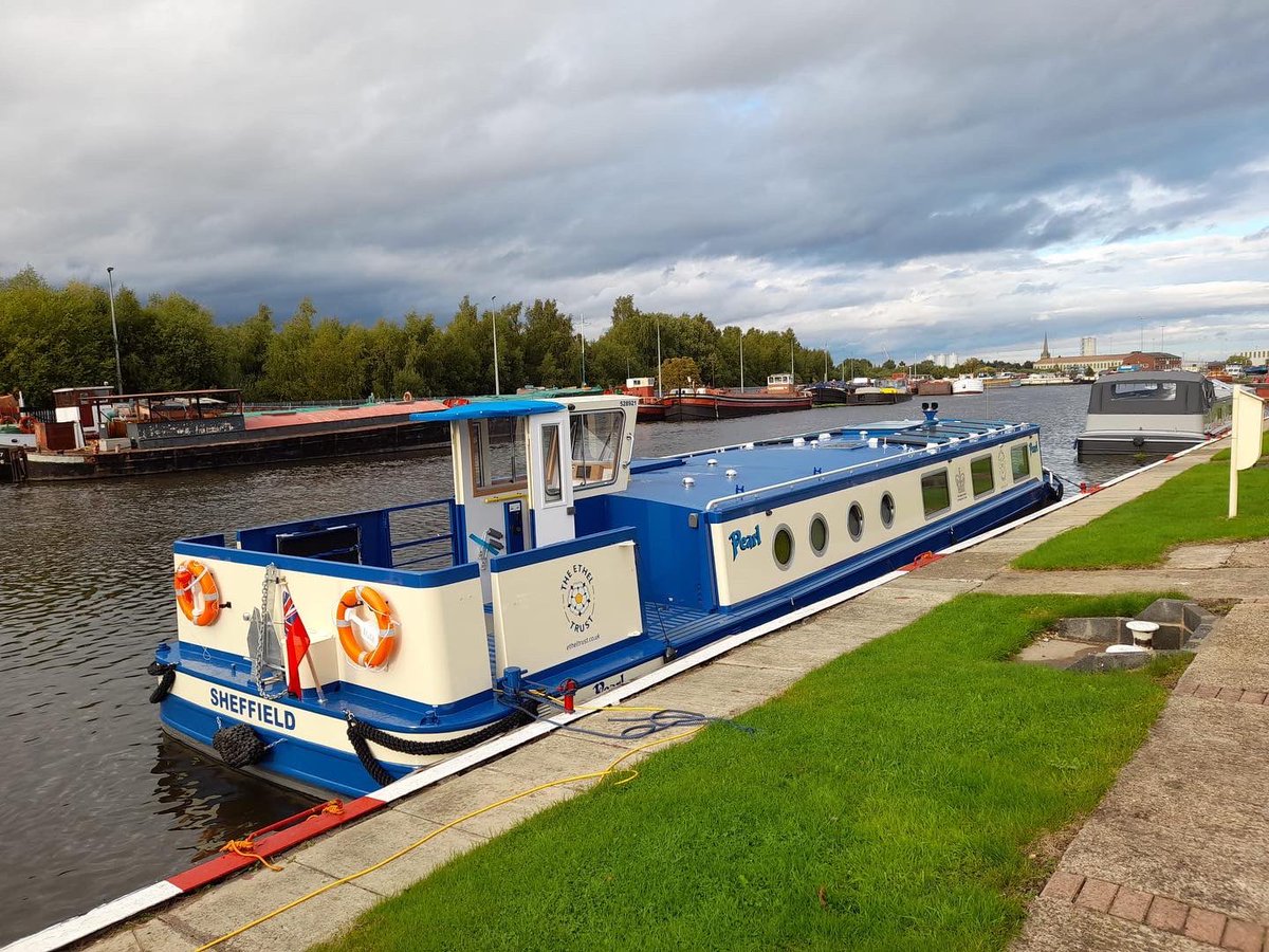EthelBarge's tweet photo. Pearl has arrived! She was delivered to Goole docks yesterday. Waiting to meet her were our skippers John B, John C, David T &amp;  Chris &amp; the fantastic team from @GlobalShipping2 to lift her into the canal.
#PearlsProgress https://t.co/7YOzuRm8DK