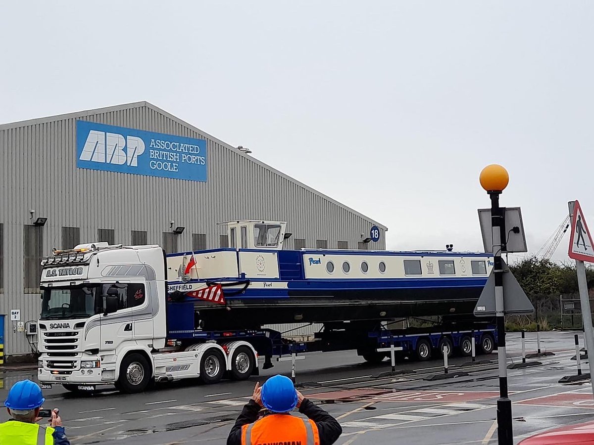 EthelBarge's tweet photo. Pearl has arrived! She was delivered to Goole docks yesterday. Waiting to meet her were our skippers John B, John C, David T &amp;  Chris &amp; the fantastic team from @GlobalShipping2 to lift her into the canal.
#PearlsProgress https://t.co/7YOzuRm8DK