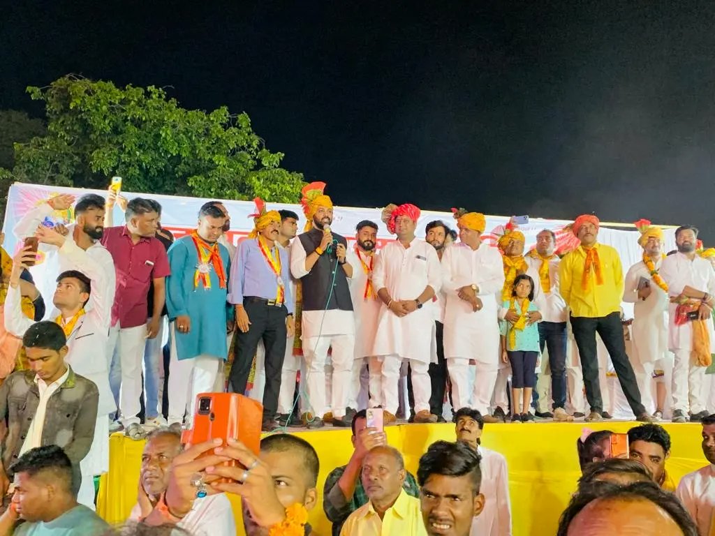 baljeet4bjp's tweet photo. 1/1 - असत्य पर सत्य की जीत के प्रतीक त्यौहार दशहरे की बधाई एवं शुभकामनाएं दी।

रावण दहन के सफल आयोजन हेतु "श्री विजयादशमी उत्सव समिती  के अध्यक्ष श्री राहुल चित्तोडा जी एवं आयोजन समिती के सभी सदस्यो को बहुत बहुत बधाई। 
#Dassehra #विजयादशमी 
#ashtamp https://t.co/bVVNJ9Z71o