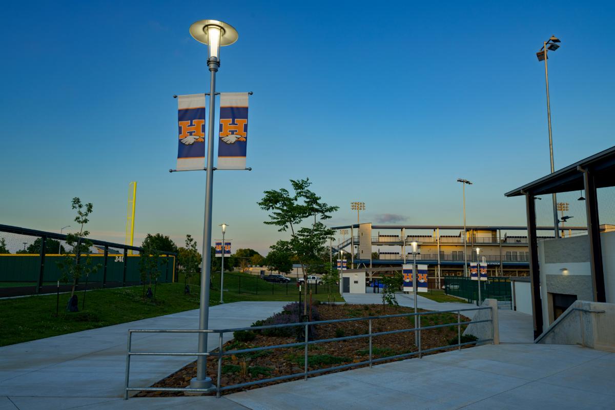 SternbergLight's tweet photo. Rogers Heritage HS in Rogers, AR completed construction of their new baseball and softball complex. Sternberg’s Villa 1720LED luminaire proudly fly Heritage’s blue &amp; orange team banners. To see the full photo gallery: https://t.co/8bp898VTiE https://t.co/woTze3pBz2