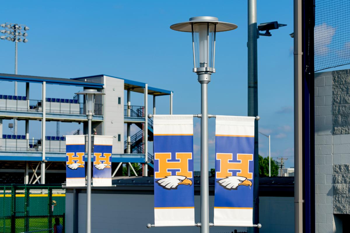 SternbergLight's tweet photo. Rogers Heritage HS in Rogers, AR completed construction of their new baseball and softball complex. Sternberg’s Villa 1720LED luminaire proudly fly Heritage’s blue &amp; orange team banners. To see the full photo gallery: https://t.co/8bp898VTiE https://t.co/woTze3pBz2