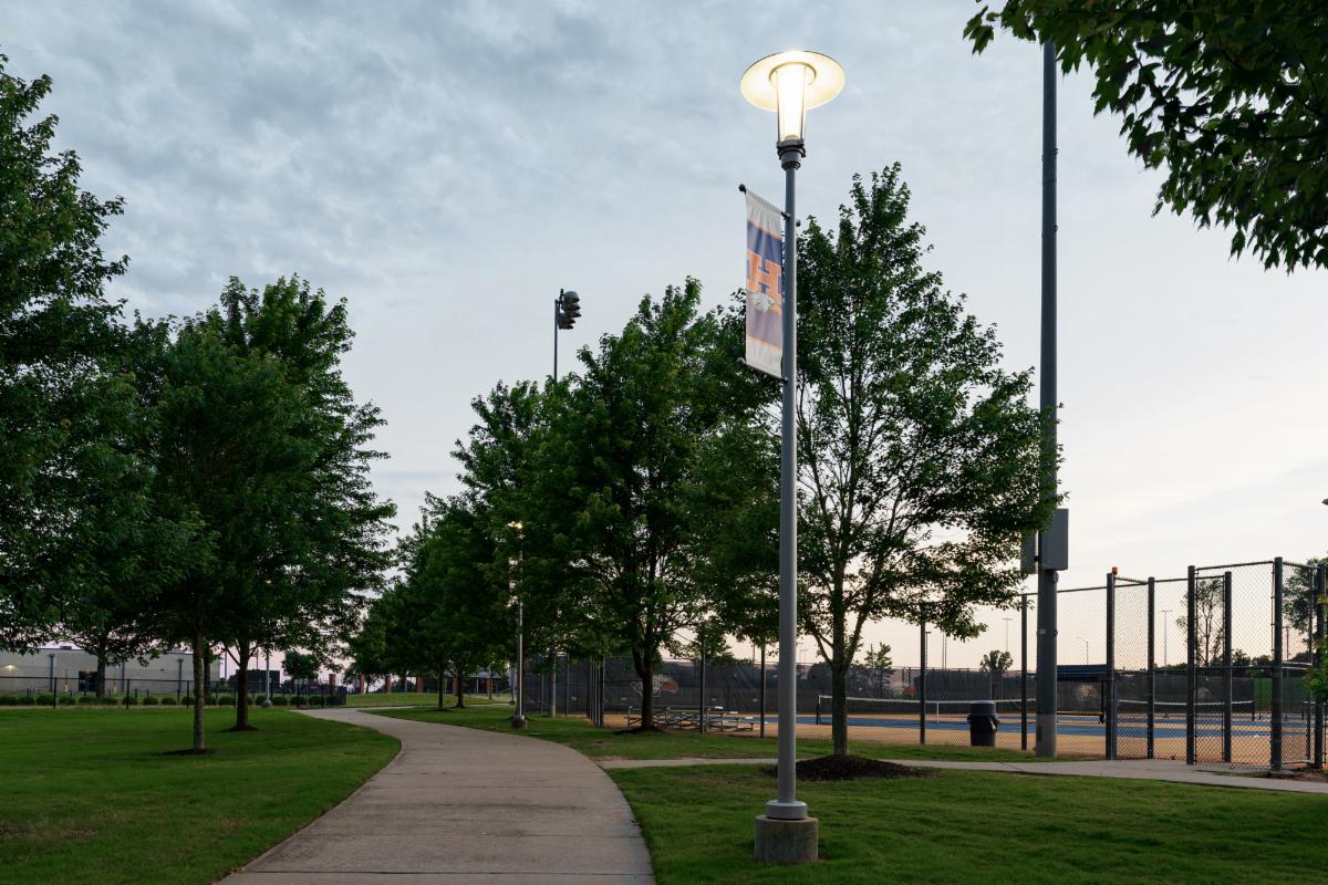 SternbergLight's tweet photo. Rogers Heritage HS in Rogers, AR completed construction of their new baseball and softball complex. Sternberg’s Villa 1720LED luminaire proudly fly Heritage’s blue &amp; orange team banners. To see the full photo gallery: https://t.co/8bp898VTiE https://t.co/woTze3pBz2