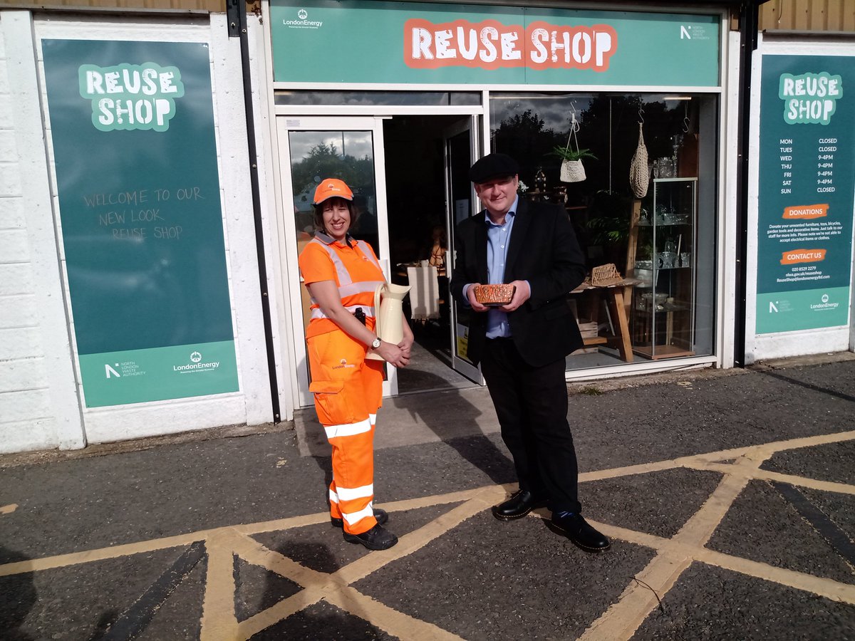 Labourstone's tweet photo. Popped into @connectNLWA @LondonEnergyLtd #ReuseShop in #Chingford @wfcouncil 2day. Inspired by Carla who is fronting this operation. Gr8 bargains to be had! Rockin' my @jayblades_ flat cap! @ElizabethBapti4 @DoreRosalind @WFLabourParty #Reduce #Repair #Reuse #Reimagine #Recycle https://t.co/82XXG8h3TI