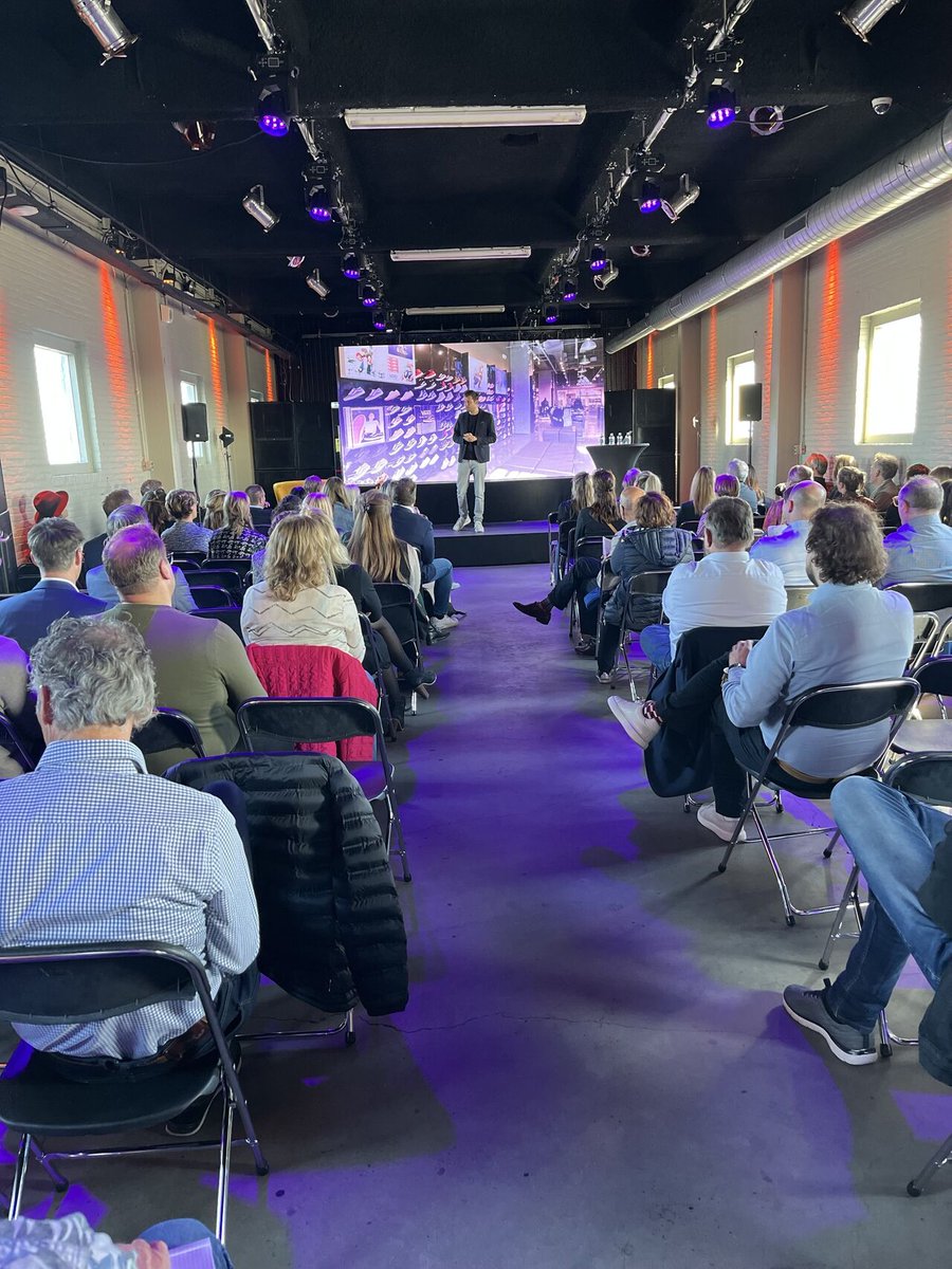 Van_Spaendonck's tweet photo. Het tweede deel van het programma van #POWERHOUSE Van Spaendonck staat in het teken van vinden, binden én ontwikkelen. In drie gelijknamige sessies gaan sprekers in op de ondernemersvraagstukken van deze tijd.

#PHVS #ondernemen #teamvandetoekomst #vinden #binden #ontwikkelen https://t.co/yZpLa4eaKM
