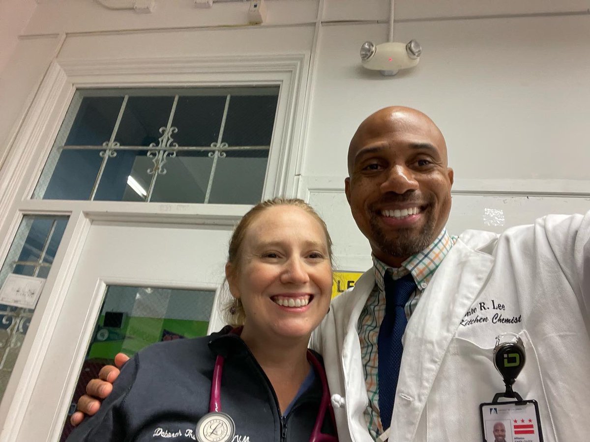 WhittierECSTEM's tweet photo. Dr. @deborahthomsonsvm founder of @onehealthlessons visited the @whittierecstem fifth-grade science classroom to talk about bacteria mutations that lead to bacterial resistance. 
#STEM #Onehealthlessons #Elementarystudents #elementaryteachers #thewhittierway https://t.co/ZWrYrFwSs5