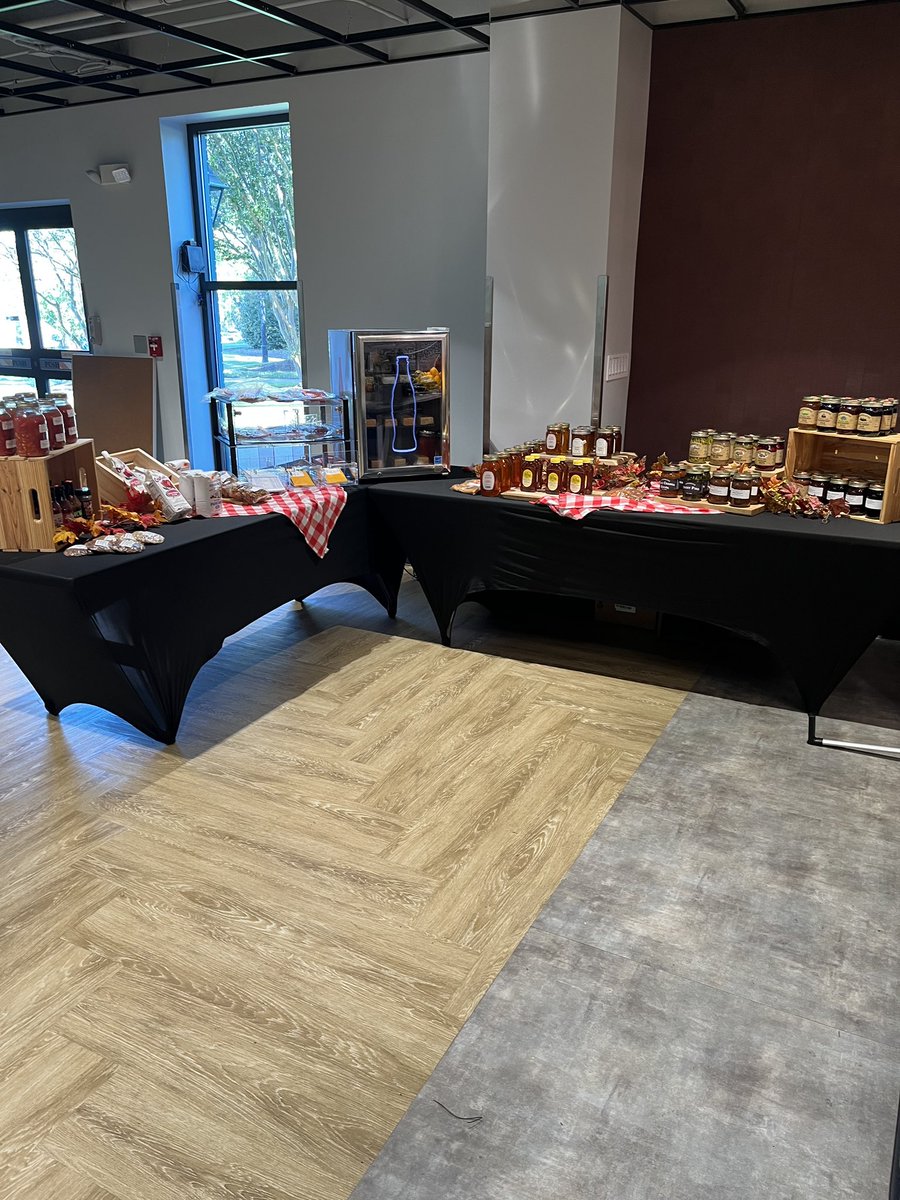 CatawbaDining's tweet photo. Hey @CatawbaCollege family!  Today is our first #Joyful event of the year and we’ve got lots of fun, great food and a few surprises for you!

Be sure to join us at Cannon Dining Commons today!

#chartwellsjoy #chartwellsjoyful https://t.co/dKkxjH1xqF