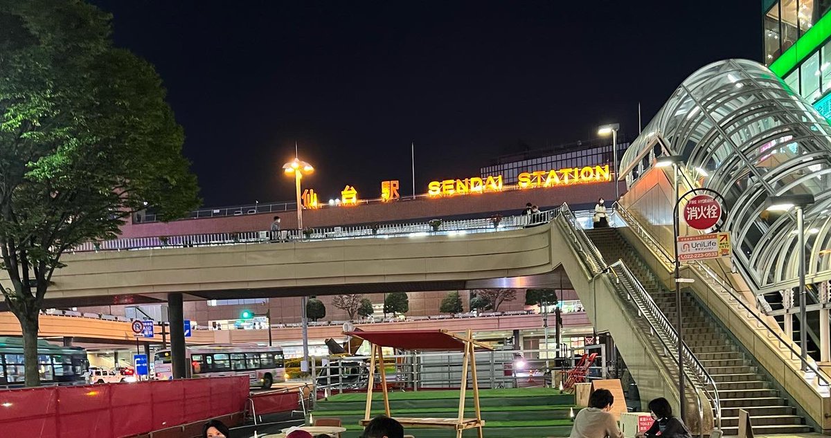 st_piano_sendai's tweet image. アートピアノの設置いよいよ明日から！
たくさん弾きにきてくれるといいな。
場所は仙台駅西口エデンの前です。10日は13:00〜、14:30〜16:00〜コンサートやります。ぜひお聴き逃しなく！
 #仙台駅前らしさ
#movemove  #仙台ストリートピアノ