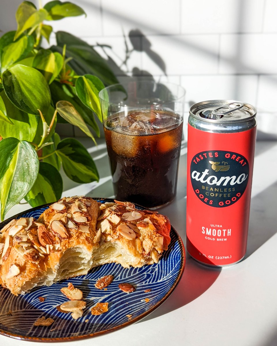 AtomoCoffee's tweet photo. When the sun and cold brew perfectly align 😎 #sustainable #upcycled #AtomoCoffee #drinkatomo https://t.co/clfOjKDuxq