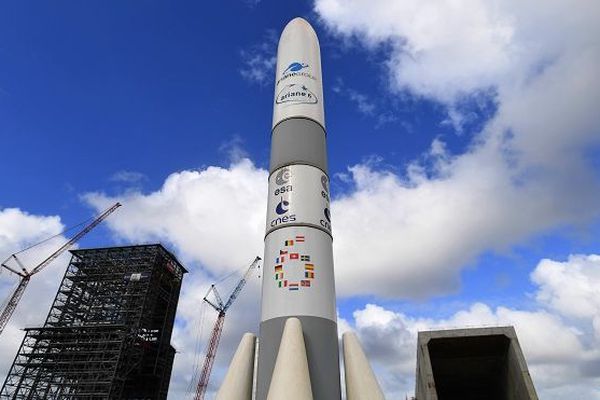 #spatial <a href="/ArianeGroup/">ArianeGroup</a> News d'#Ariane6 : le 1er essai à feu de l’étage supérieur s’est déroulé avec succès sur le site de #DLR. Des essais du moteur Vinci &amp; APU sont prévus avant la qualif de l'étage supérieur. Les tests combinés (A6/pas de tir) continuent en parallèle à #Kourou