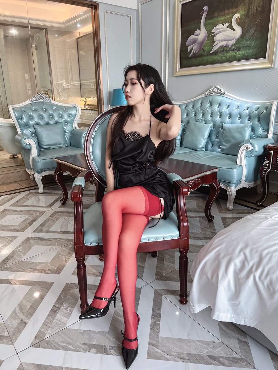 https://t.co/VJelVIktK3   27张，前50购买送修女图 https://t.co/aV5ZesOVf5